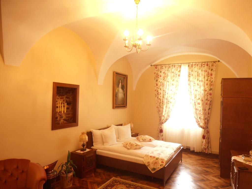 Gothic House Apartment Sibiu Bagian luar foto